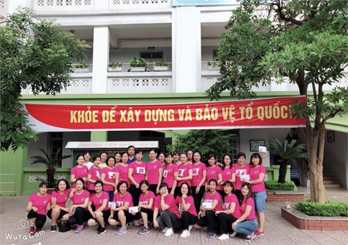 Ban chấp hành công đoàn trường Tiểu học Ái Mộ B tổ chức giải chạy Báo Hà Nội mới lần thứ 45 Vì hòa bình